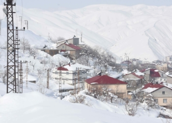 Bitlis'te 40 eve çığ tahliyesi