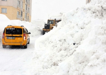 Bitlis'te 50 köy yolu ulaşıma kapandı