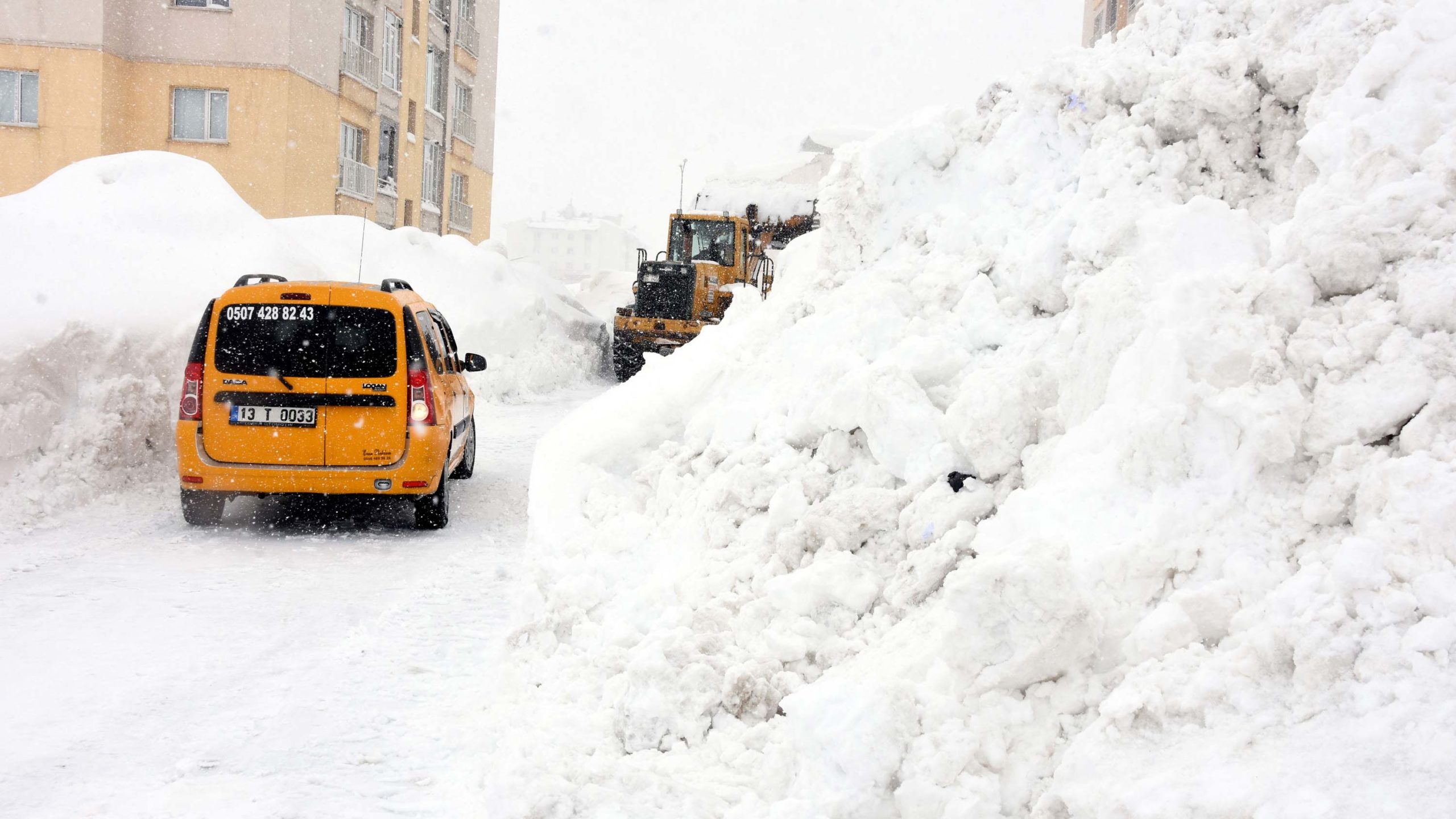 Bitlis'te 50 köy yolu ulaşıma kapandı