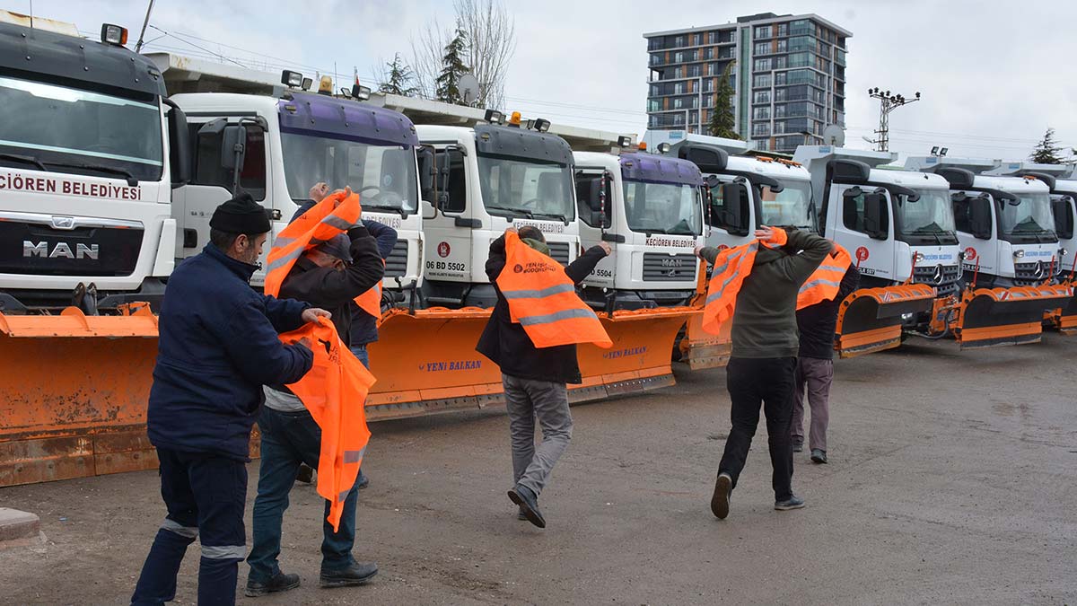 Keçiören'de karla mücadele ekipleri teyakkuzda