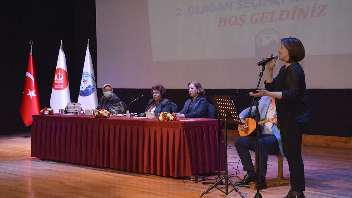 Keçiören Belediyesi Kent Konseyi Kadın Meclisi 2. Olağan Seçimli Kongresi ilçedeki Necip Fazıl Kısakürek Sahnesi’nde Keçiören Belediye Başkanı Turgut Altınok’un katılımıyla gerçekleştirildi.