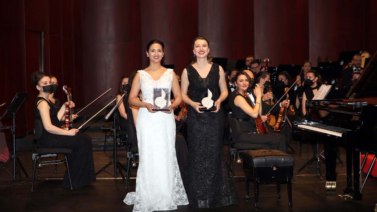 Duo Blanc Noir senfoni sahnesinde