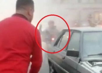 Dumandan önünü göremedi, yanan araca çarptı