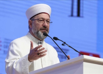 Erbaş: Teravih namazları camilerde kılınacak