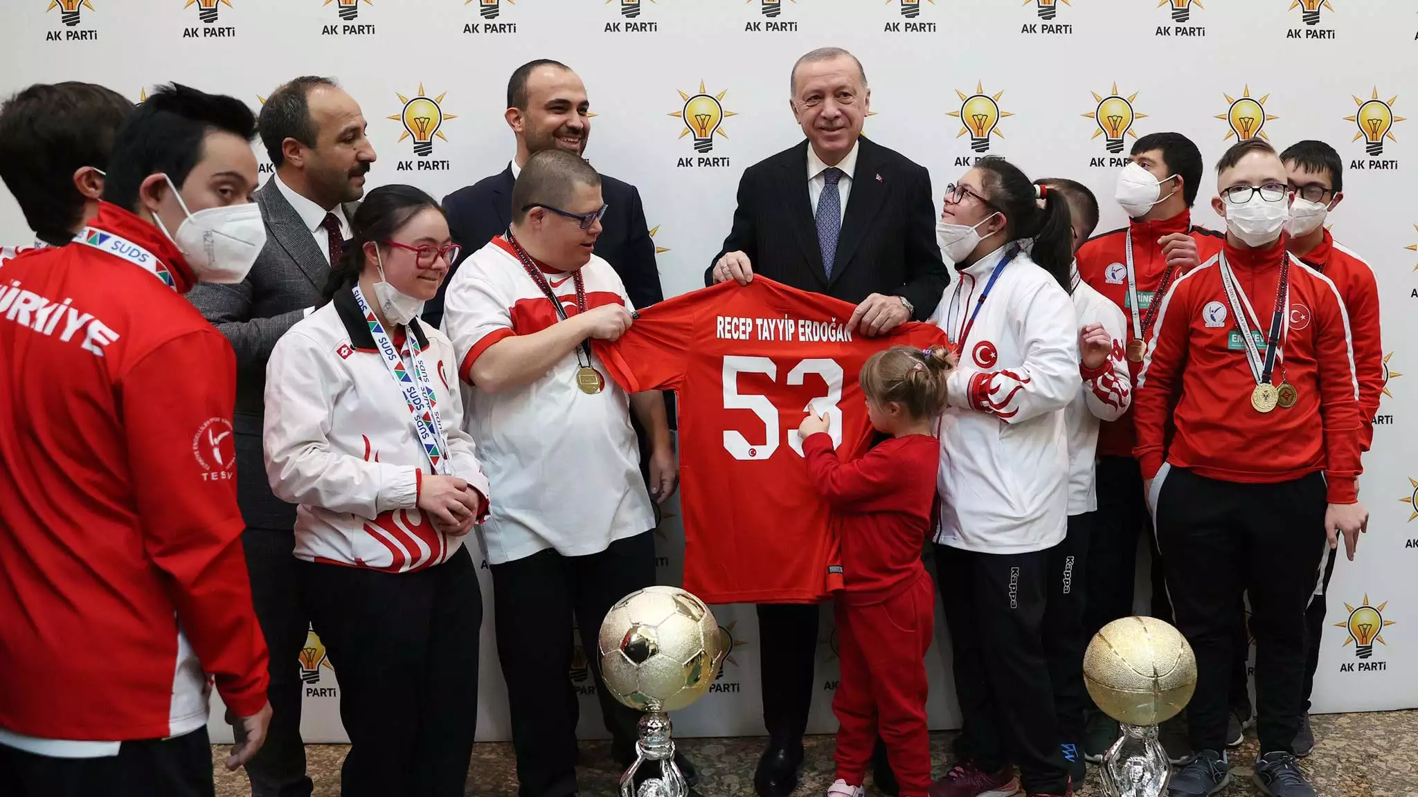 Erdogan down sendromlu sporcularla bulustu 1 - politika, ak parti haberleri - haberton