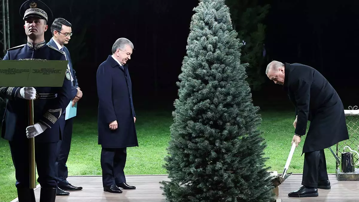 Erdoğan, mirziyoyev’le dostluk ağacı dikti