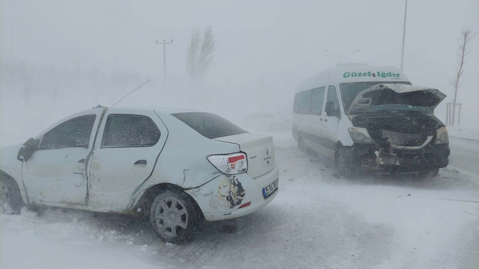 Erzurum'da 5 araçlı zincirleme kaza