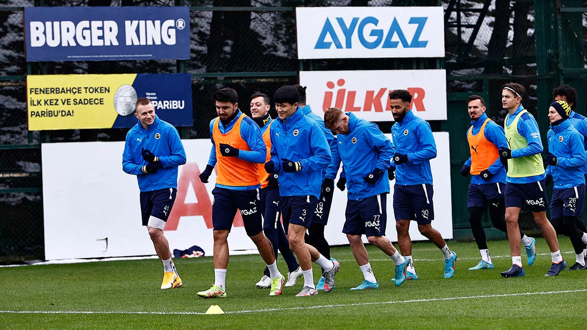 Fenerbahçe'de Konyaspor mesaisi sürüyor