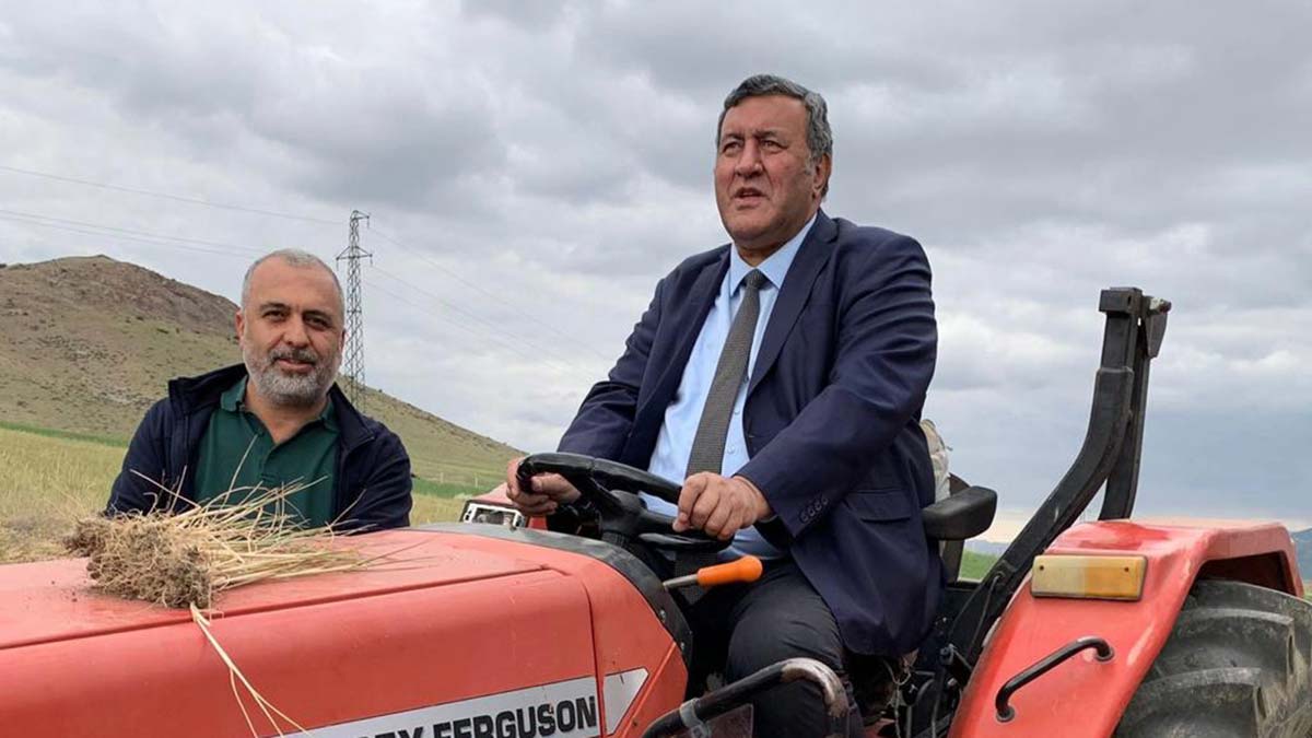 CHP'li Ömer Fethi Gürer, TBMM Başkanlığına sunduğu Meclis Araştırma Önergesinde, gübre fiyatlarındaki anormal artışın durdurulamadığını üreticinin gübre endişesinin giderilmesi gerektiğini belirtti.