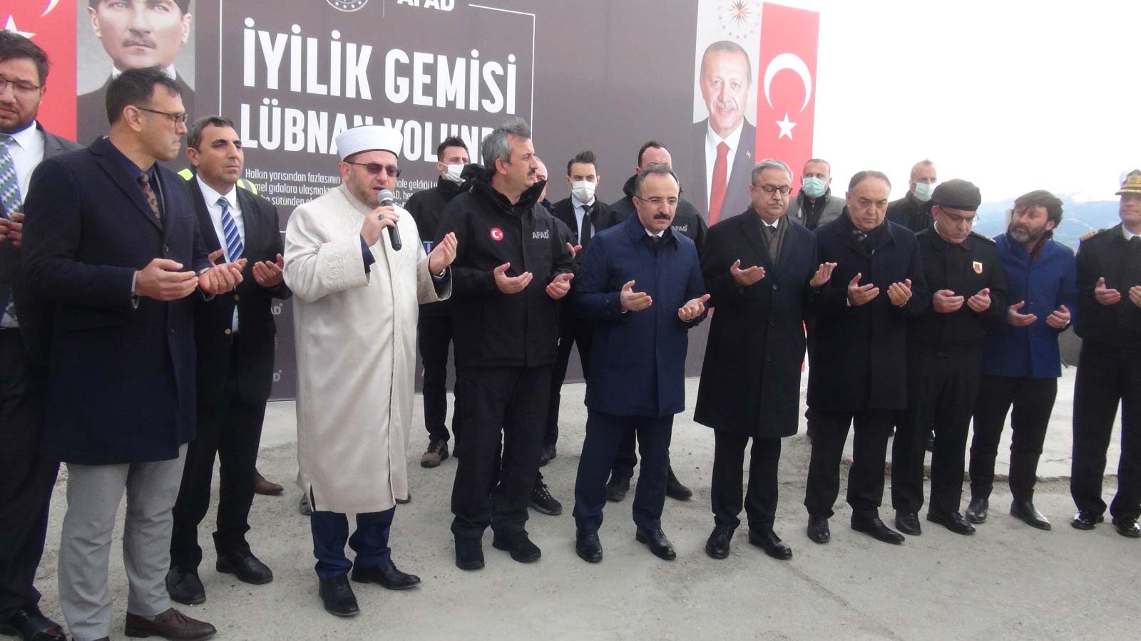 Gemiyle Lübnan'a insani yardım gönderildi