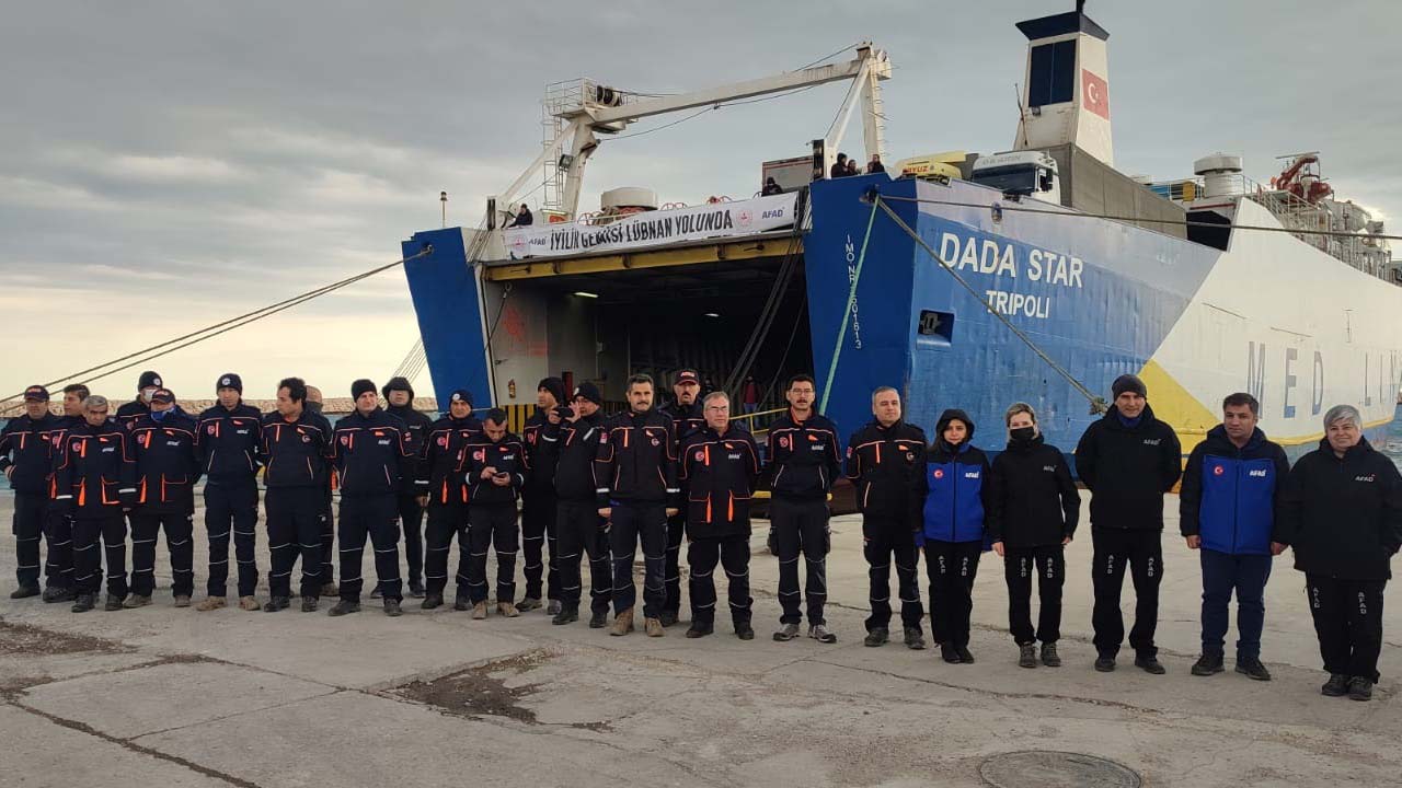 Gemiyle Lübnan'a insani yardım gönderildi