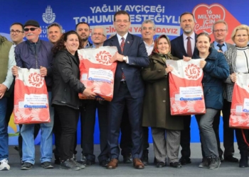 İBB, Silivri'de yağlık ayçiçek tohumu dağıtı