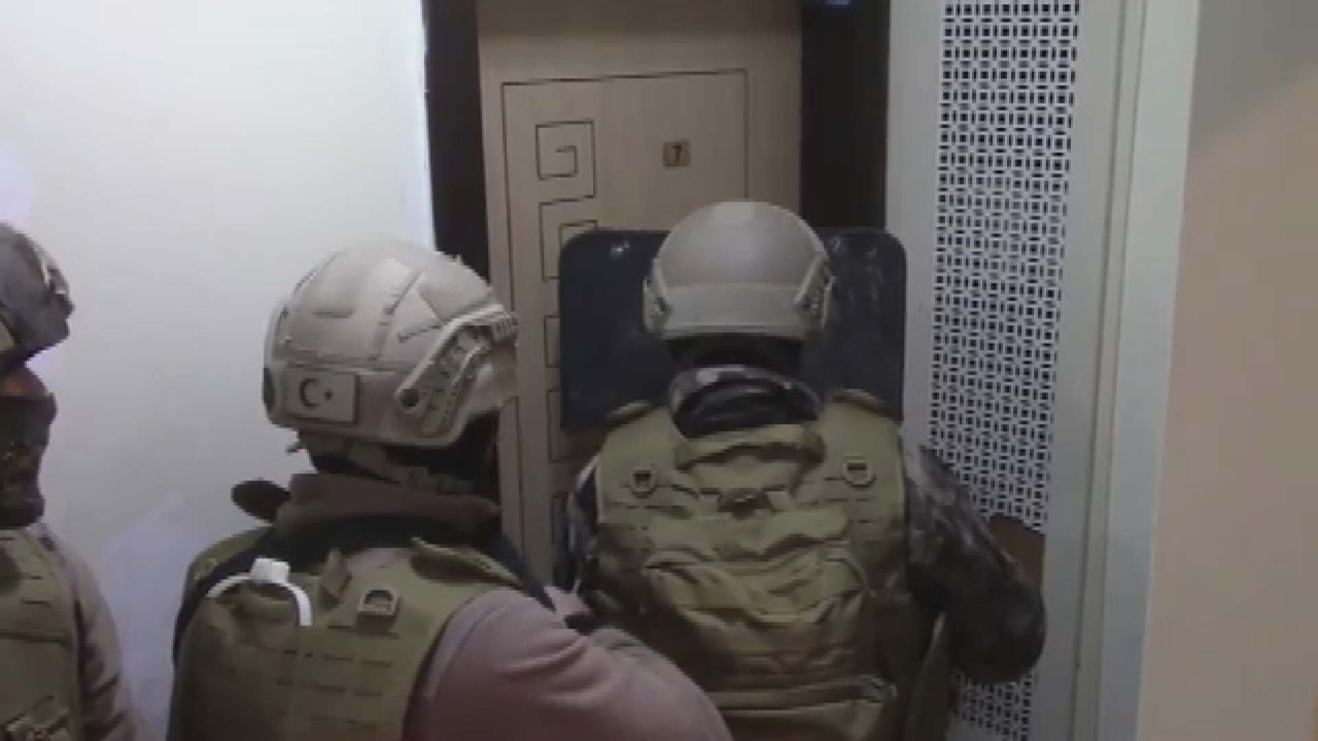 İstanbul'da uyuşturucu satıcılarına şafak baskını