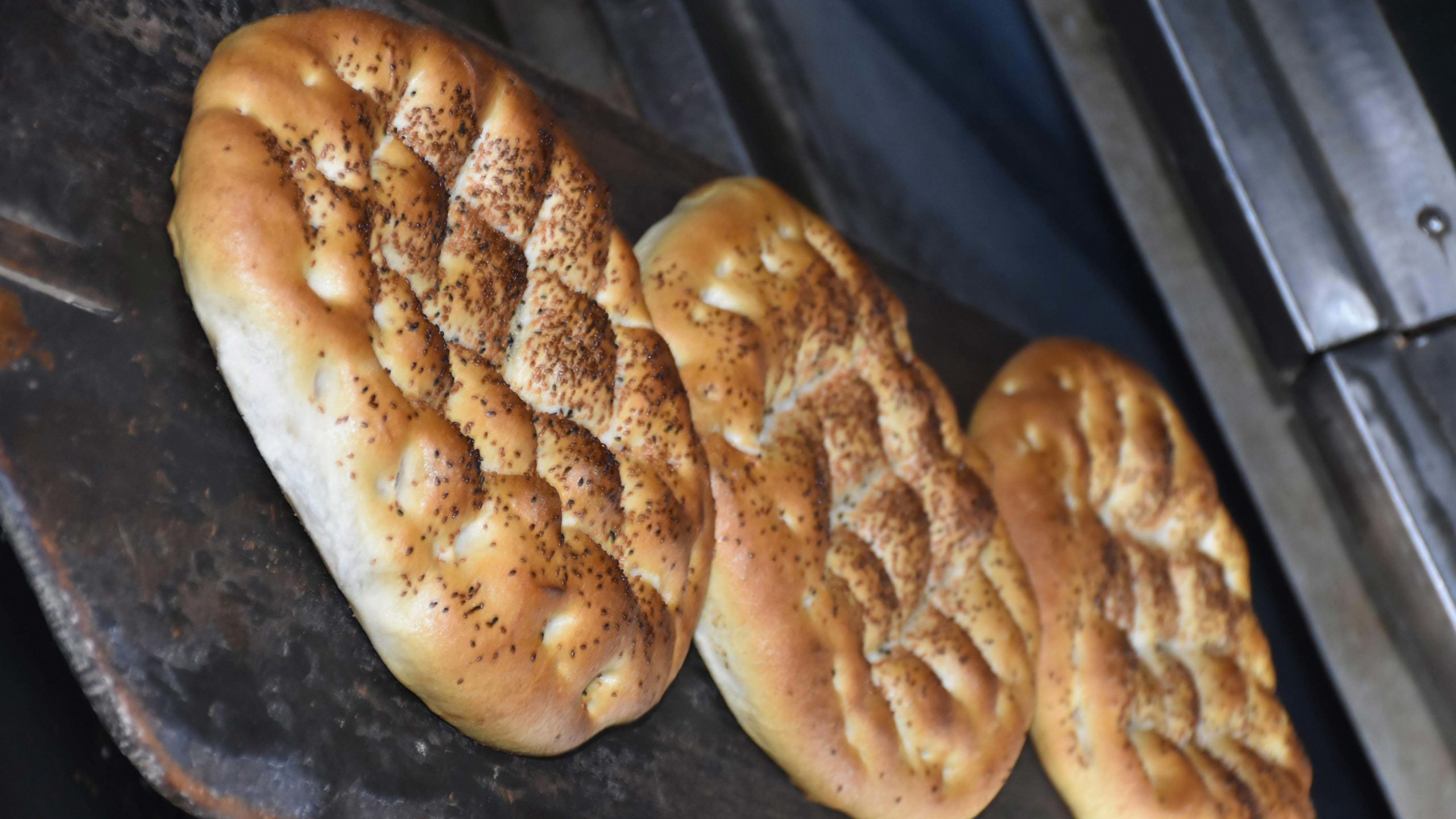 İzmir'de 350 gram susamlı ramazan pidesi 6 lira