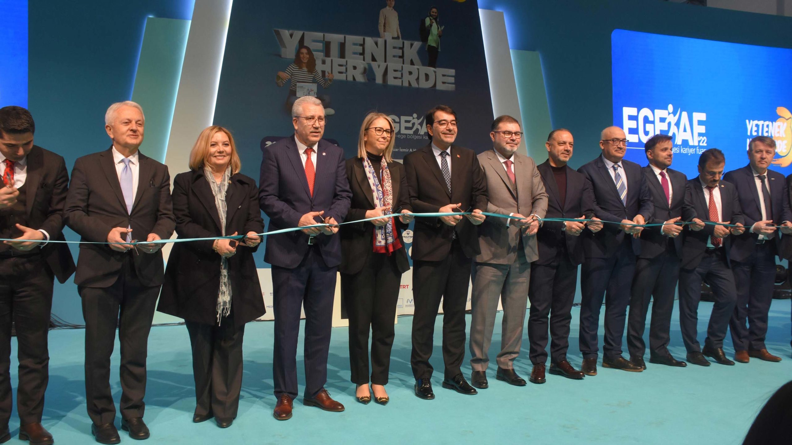 İzmir'de 'Ege Bölgesi Kariyer Fuarı' başladı