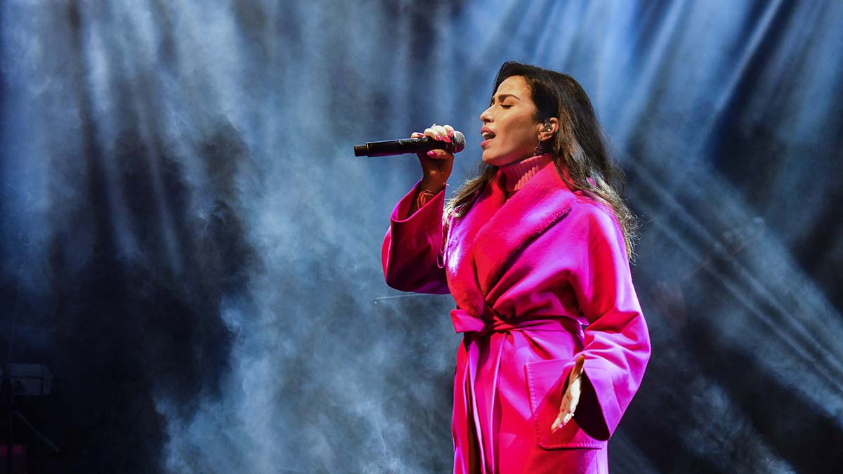 Kadınlar Günü'ne özel kutlamalarda Burcu Güneş rüzgarı