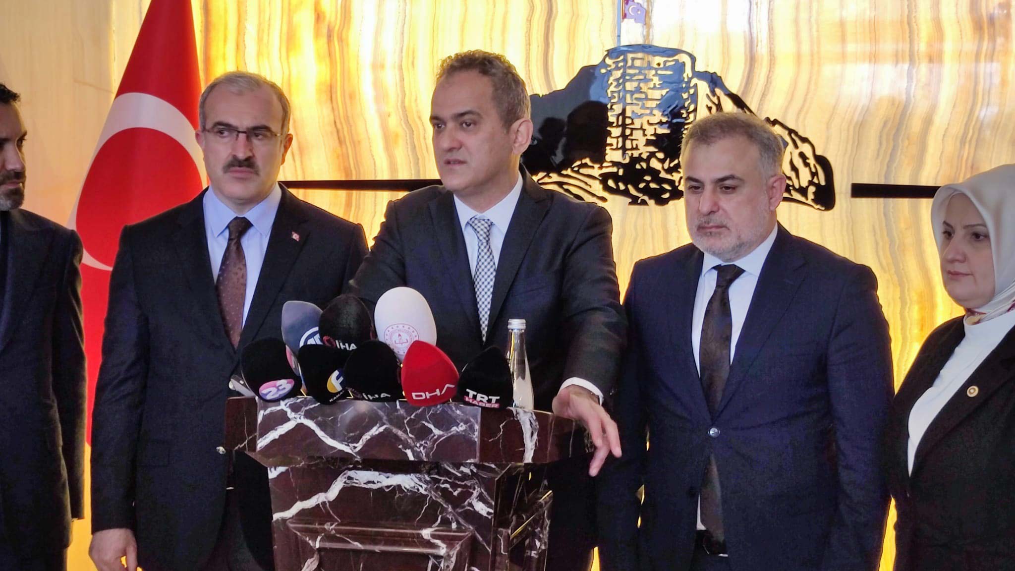 Kararlı bir şekilde yüz yüze eğitime devam