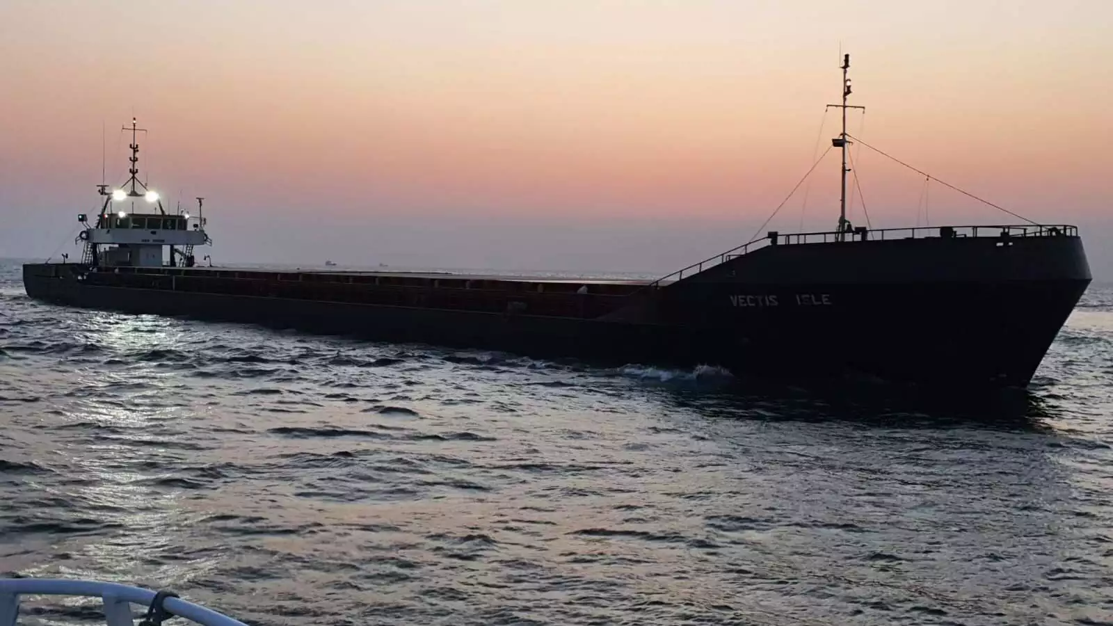 Kargo gemisiyle balıkçı teknesi çarpıştı