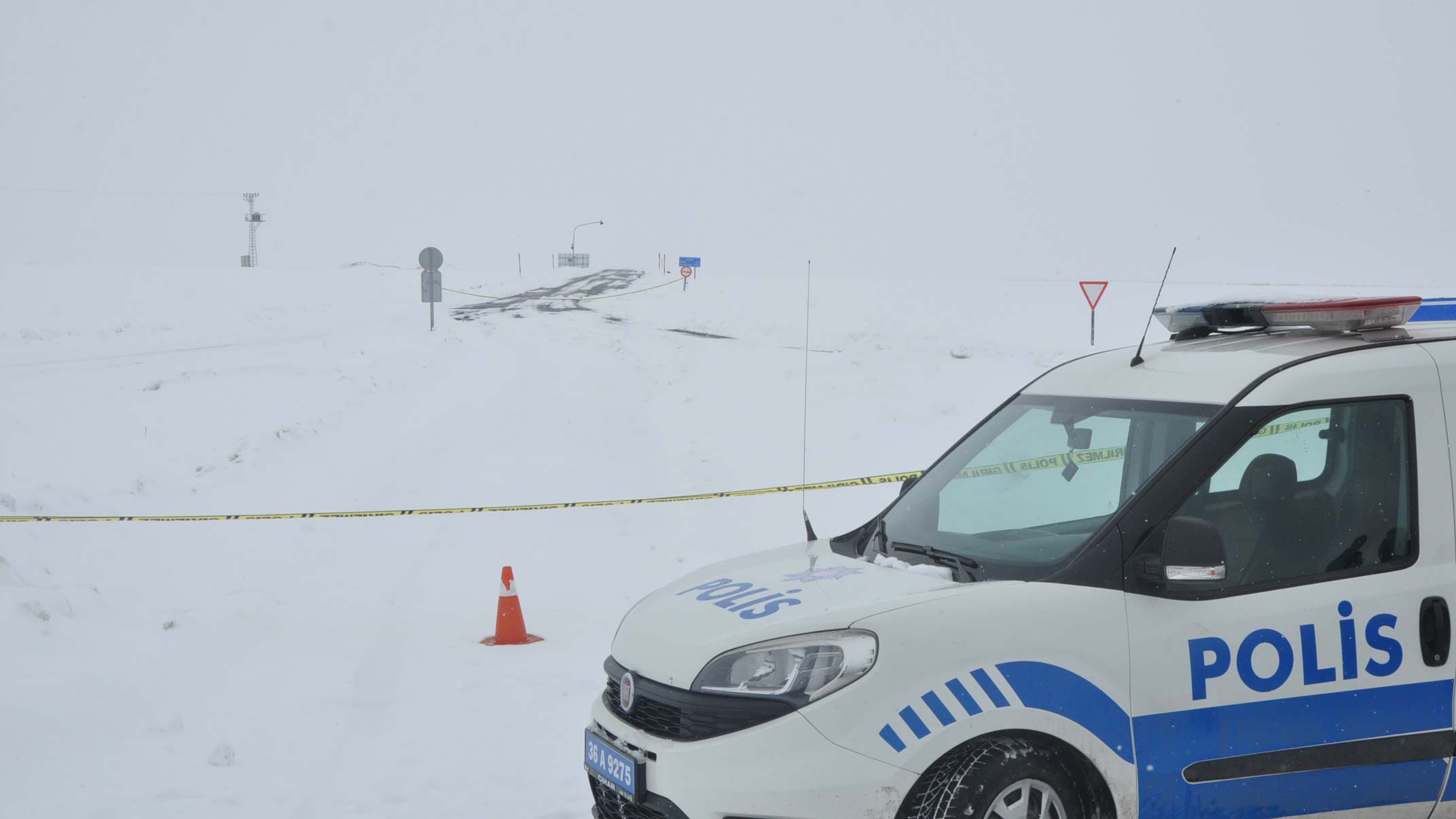 Kars-Göle yolu, ulaşıma kapatıldı