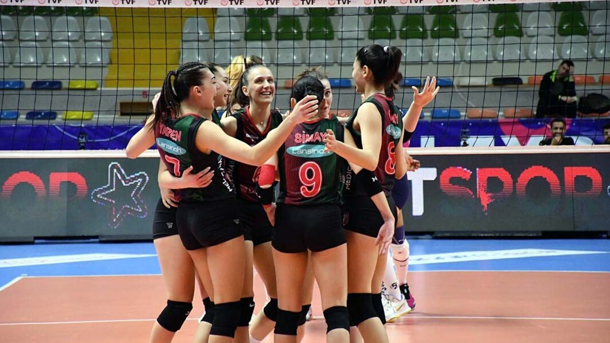 Karşıyaka filede finali garantiledi