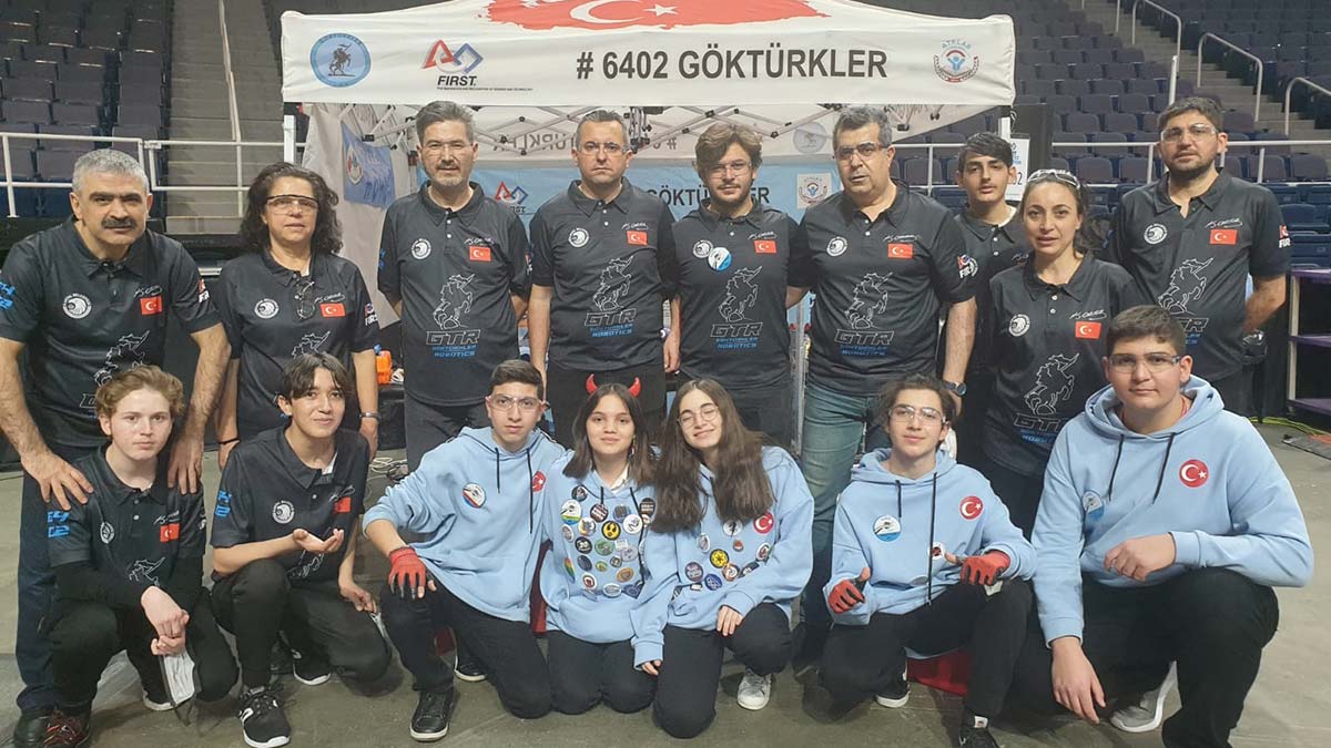'first robotics yarışması'na katılma hakkı kazanan kartallı göktürkler takımı, kartal belediyesi’nin desteği ile abd'ye gitti ve 