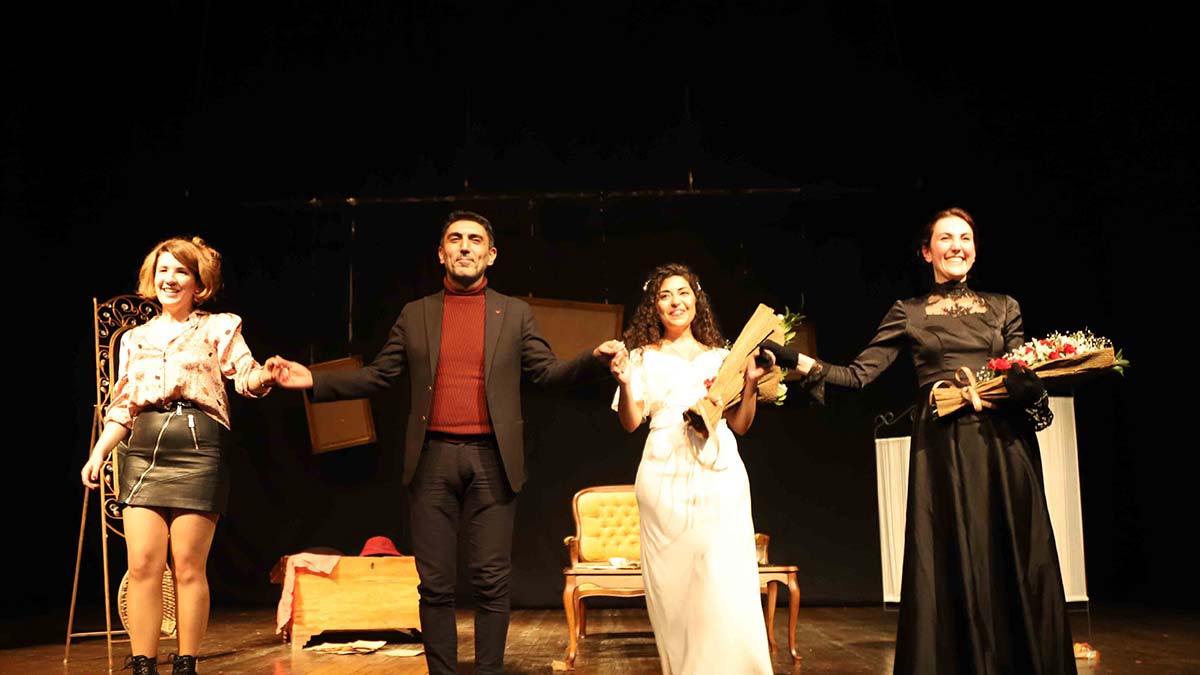 Martıların Öteki Hikayesi tiyatro oyunu sahnelendi