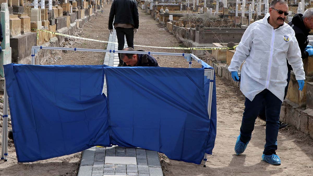 Mezarlıkta kadın cesedi bulundu