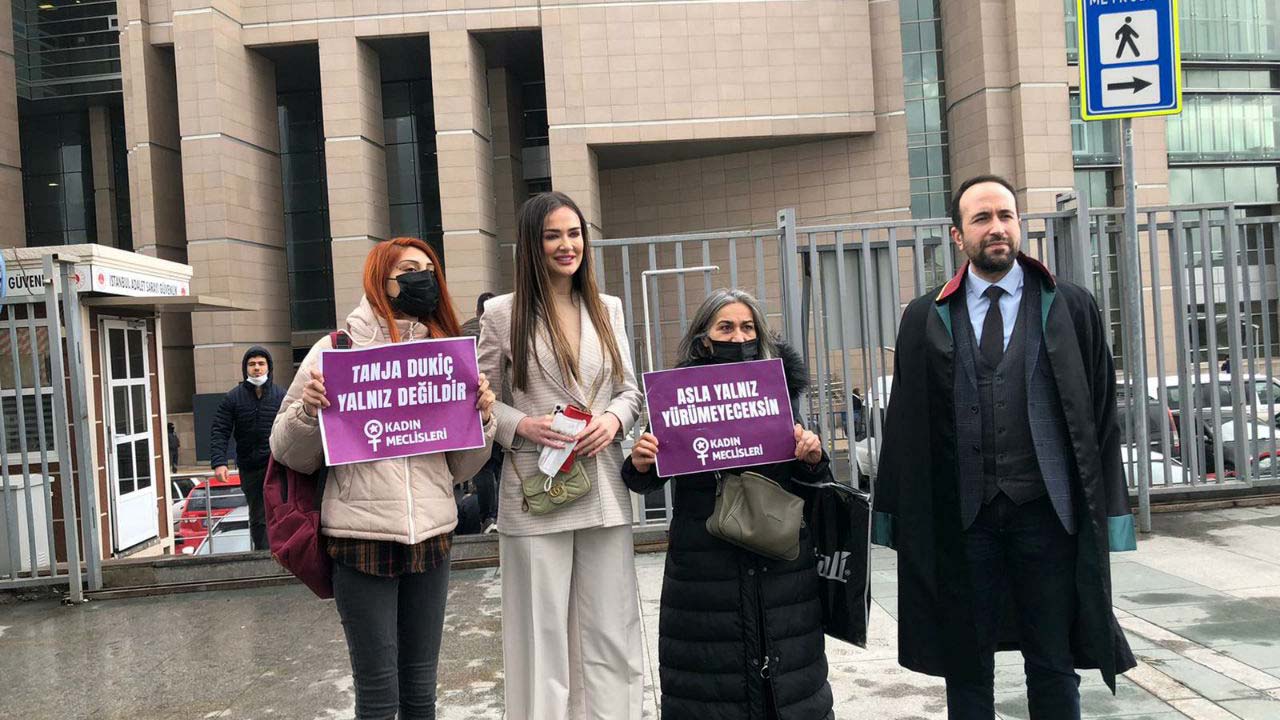 Model sevgilisini döven yönetmene hapis cezası