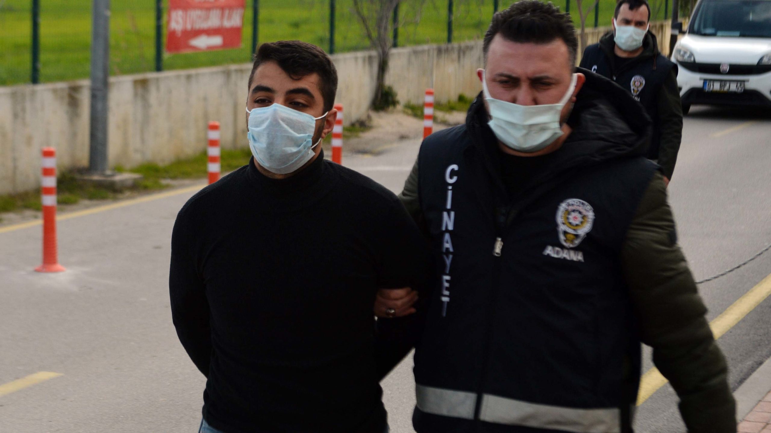 Oğlu tarafından pompalı tüfekle öldürüldü