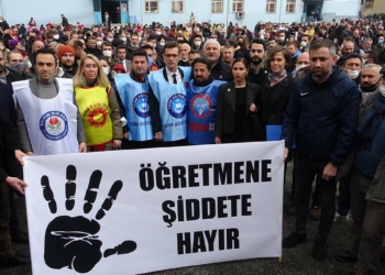 Öğrenci velisinden öğretmene dayak
