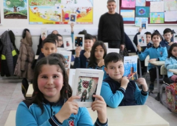 Öğrencilerinin yazdığı hikayeler kitaplaştırıldı