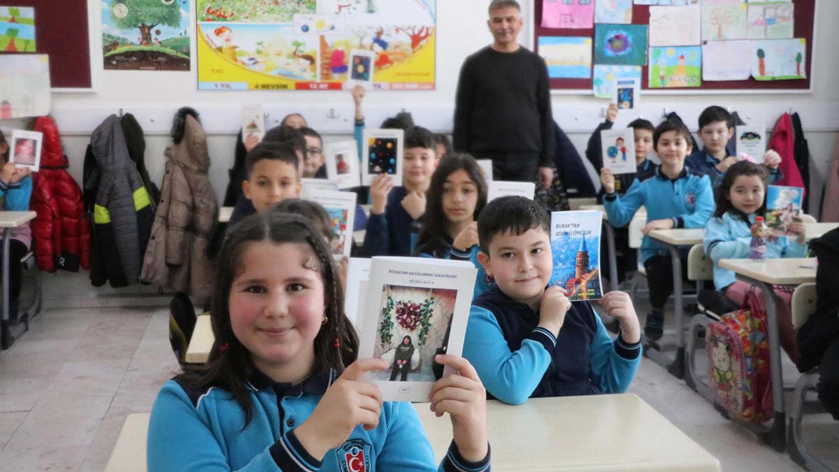 Öğrencilerinin yazdığı hikayeler kitaplaştırıldı