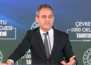 Özer, 'Çevre Dostu Bin Okul' projesini tanıttı