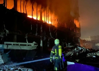 Rus birlikleri, Kiev’de AVM’yi bombaladı