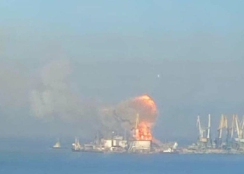 Rus çıkarma gemisi, Berdyansk’ta vuruldu