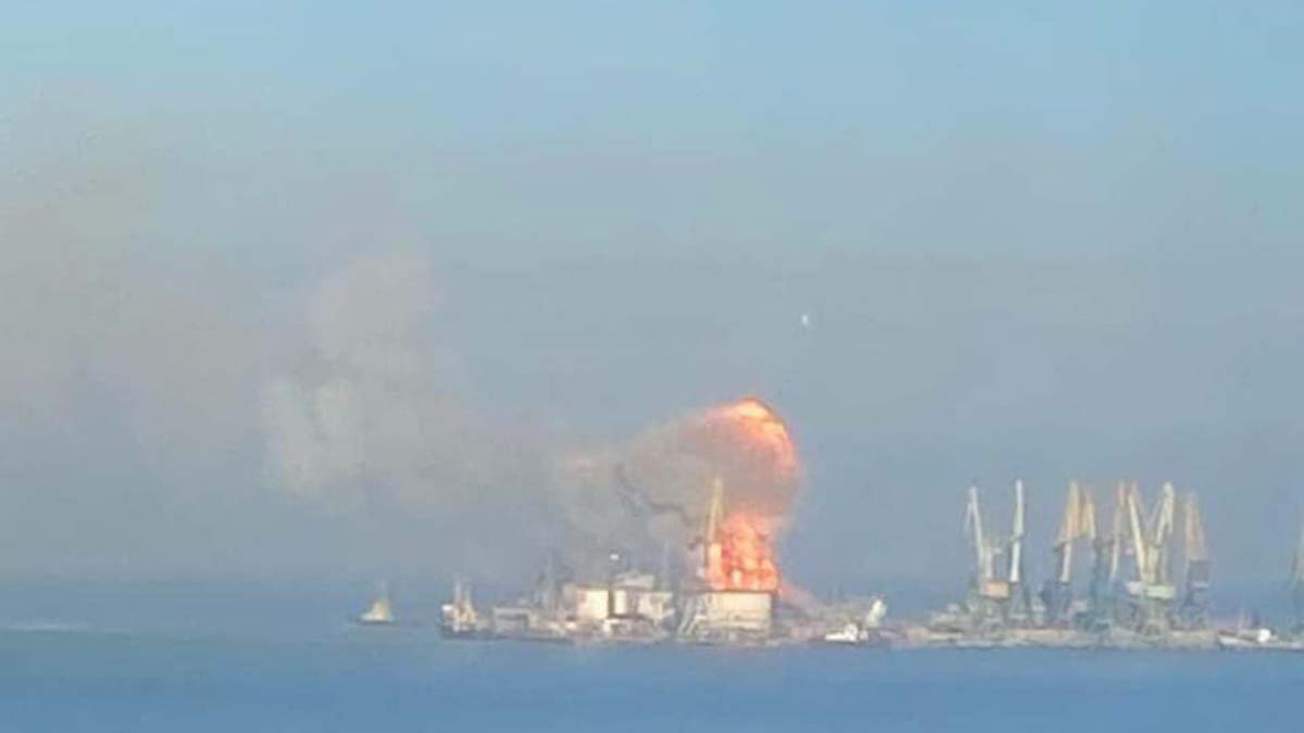 Rus çıkarma gemisi, Berdyansk’ta vuruldu