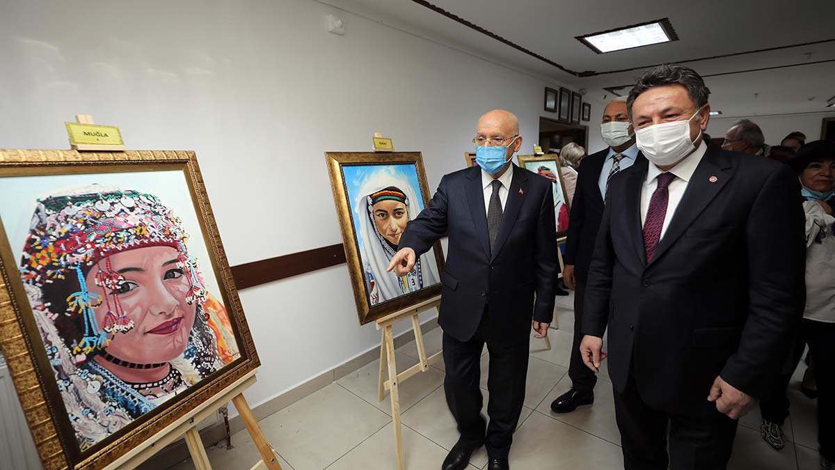 Yenimahalle Belediyesi “Dünya Kadının Emeği ile Güzelleşir” temasıyla düzenlenen 8 Mart programında, emekçi kadınları bir araya getirdi.