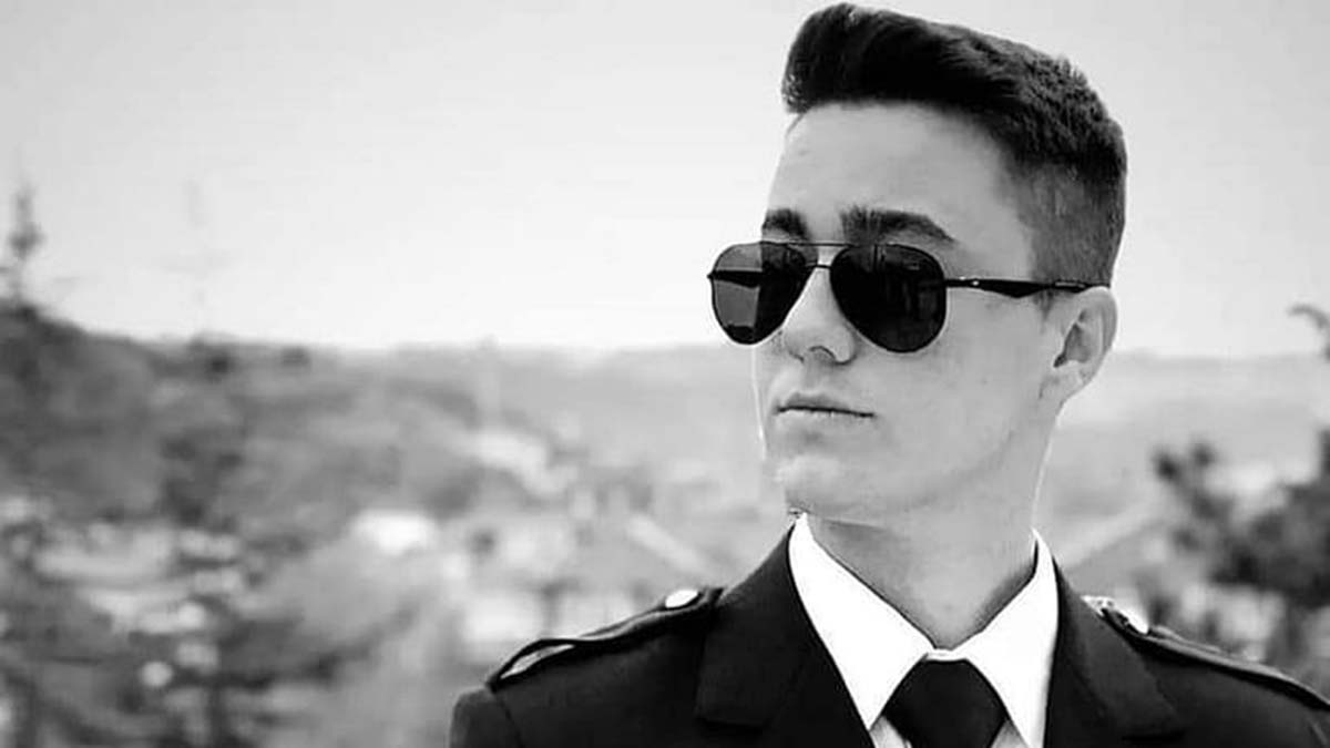 Silah kazasıyla ölen genç polis toprağa verildi