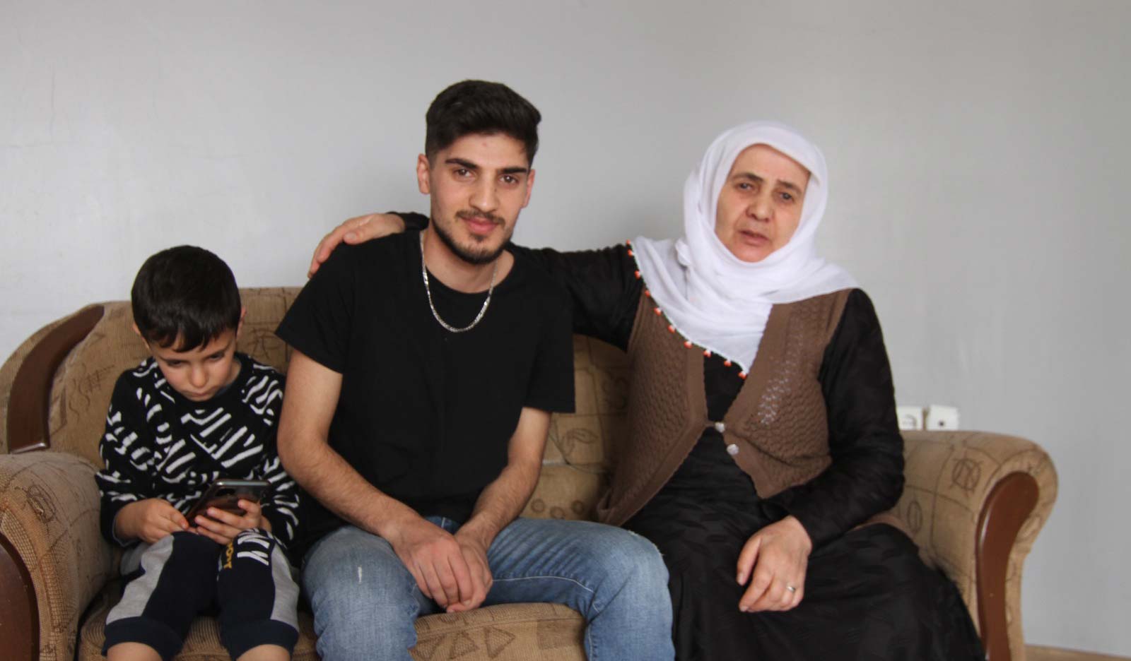 Tahliye edilen Vanlı öğrenci, ailesine kavuştu