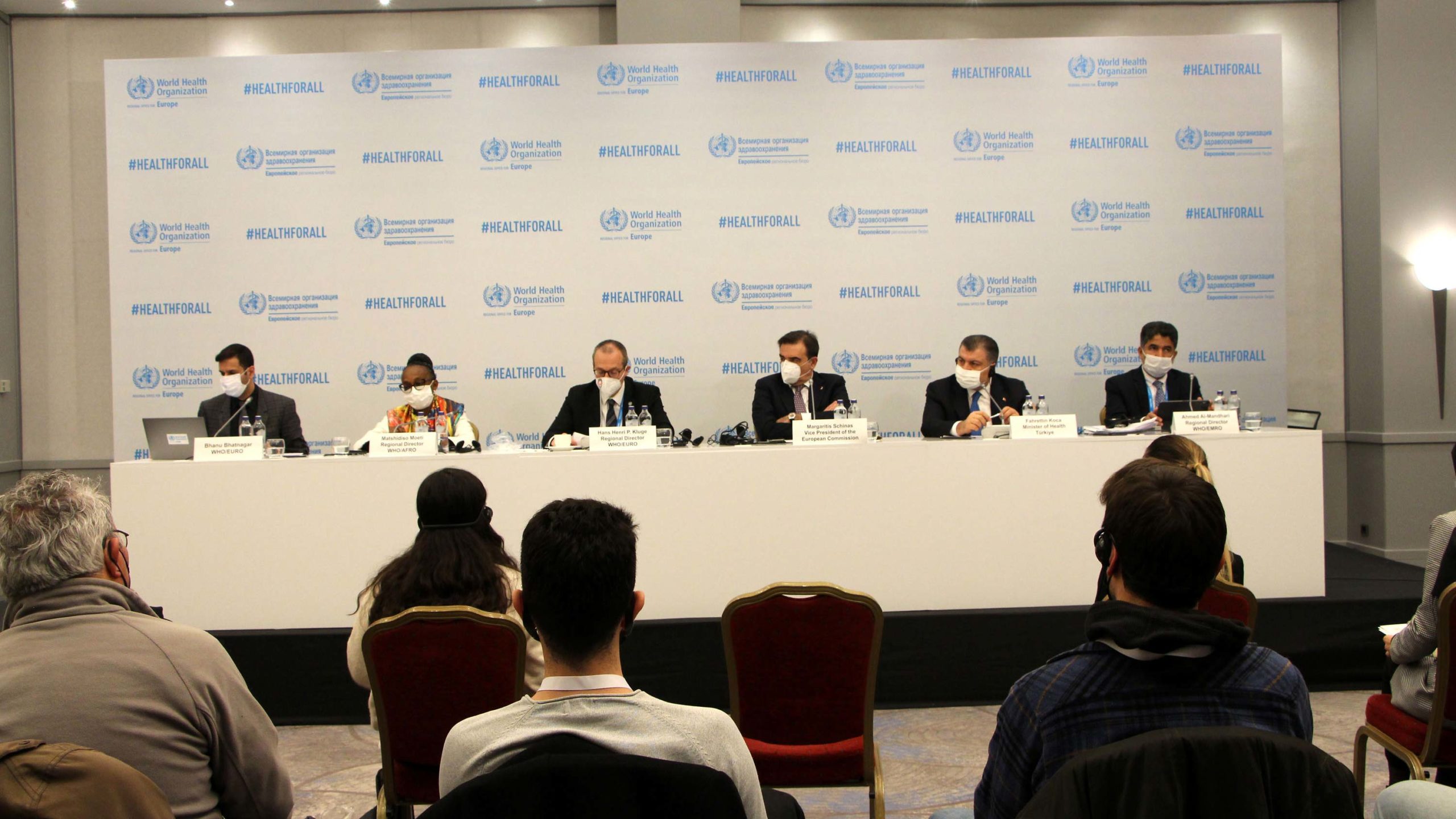 Türkiye pasaport rengine bakmadan yardım ediyor