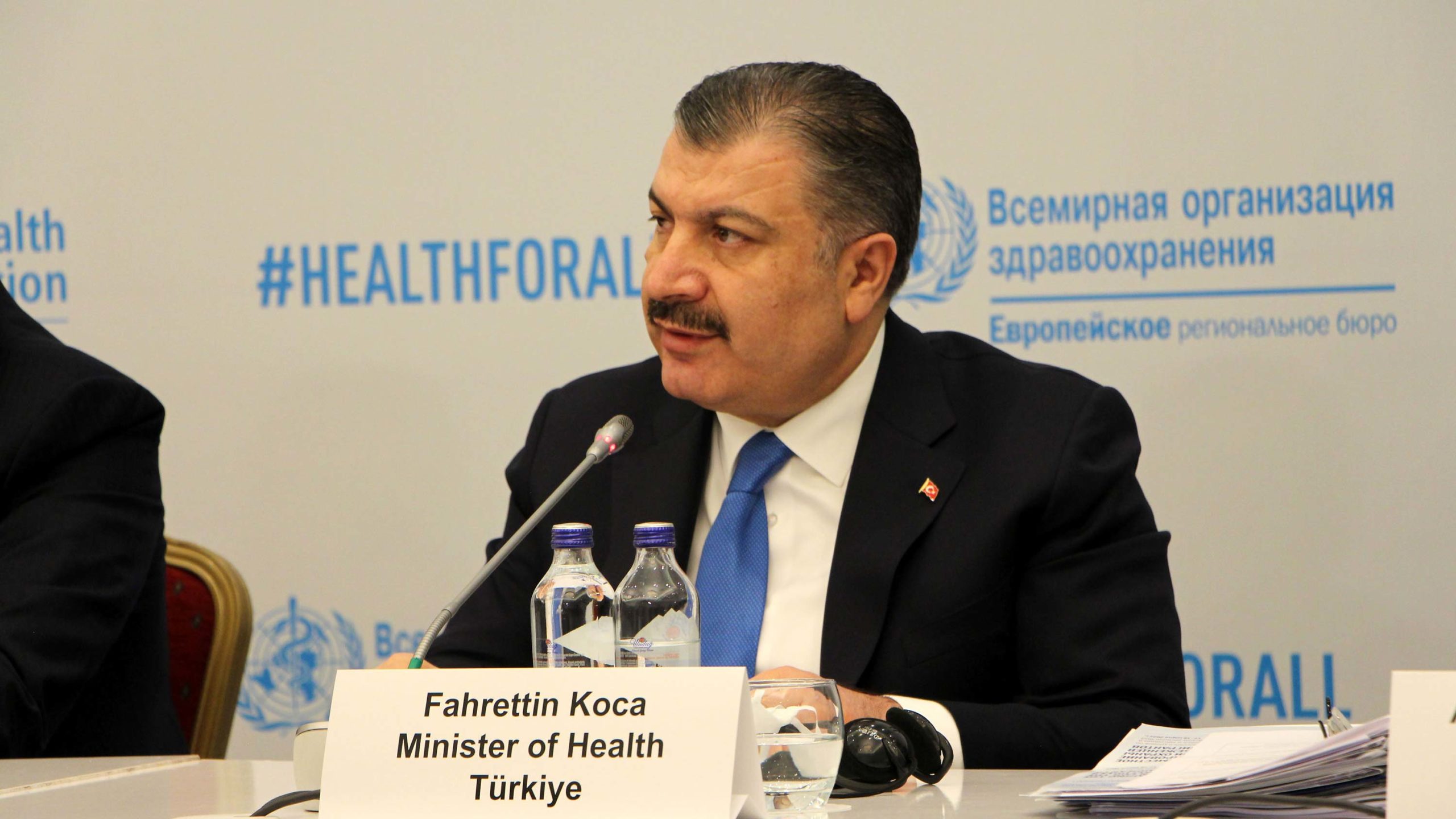 Türkiye pasaport rengine bakmadan yardım ediyor