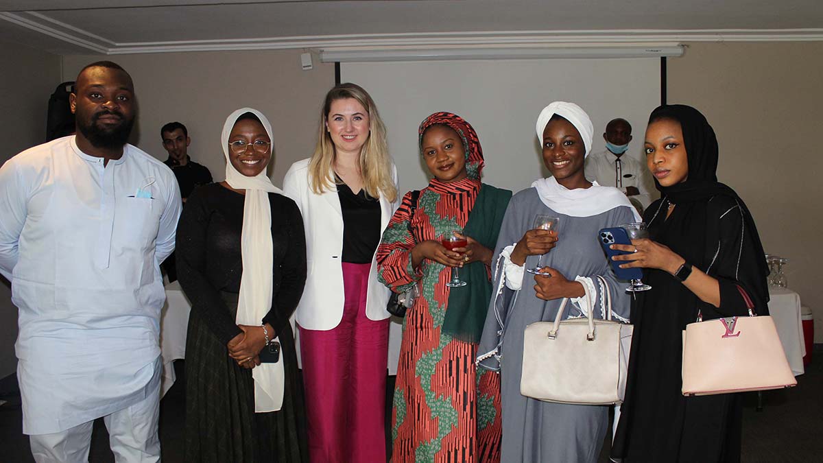 Altınbaş Üniversitesi'nin halen 95 farklı ülkeden öğrencisi bulunan, uluslararası öğrencilerini Türk eğitiminin gönüllü elçilerine dönüştüren Global Mezun Elçisi Programı’nda ilk elçileri göreve başladı.