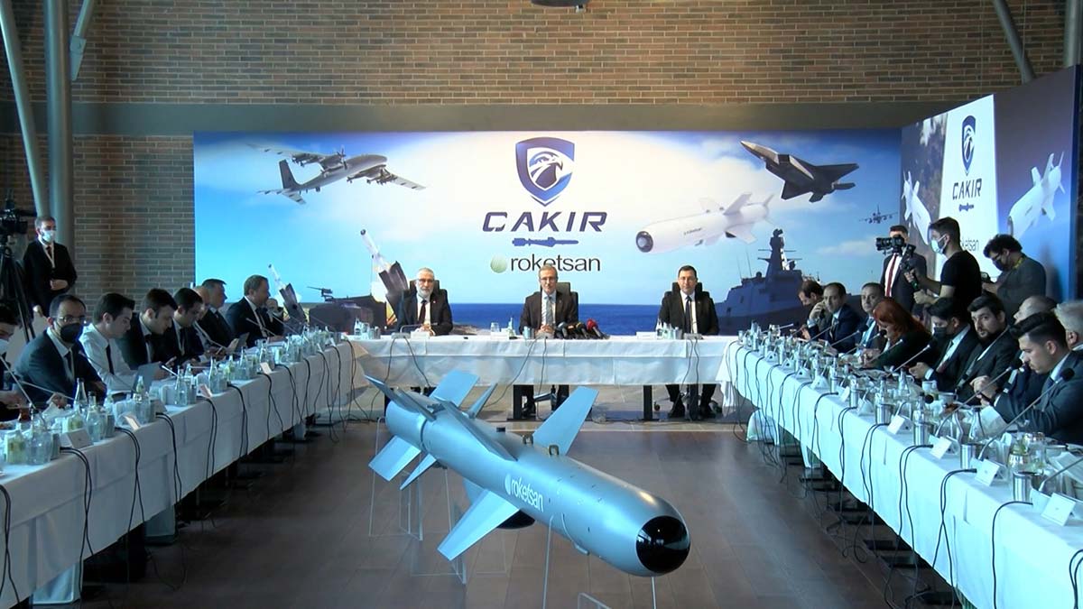 Türkiye'nin yeni seyir füzesi Çakır tanıtıldı