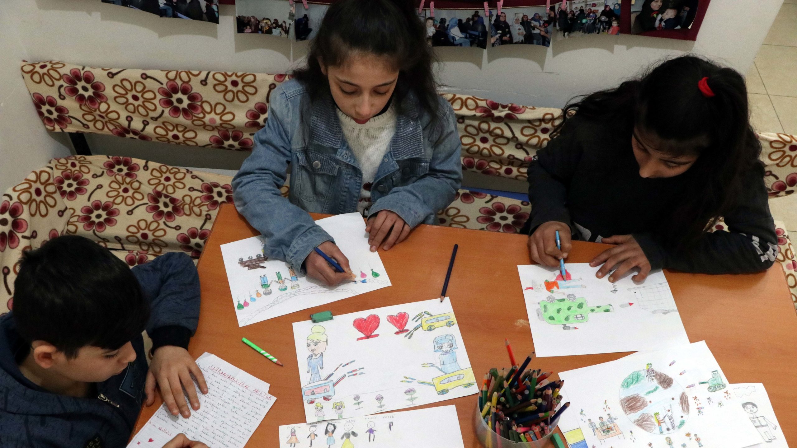 Ukraynalı yaşıtlarına mektup yolladılar