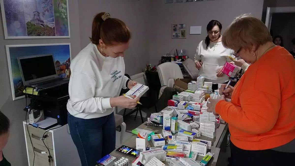Ukraynalılar savaştaki ülkelerine ilaç gönderdi
