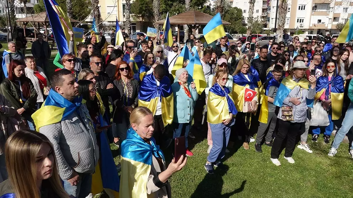 Ukraynalılardan 'savaşa hayır' konvoyu