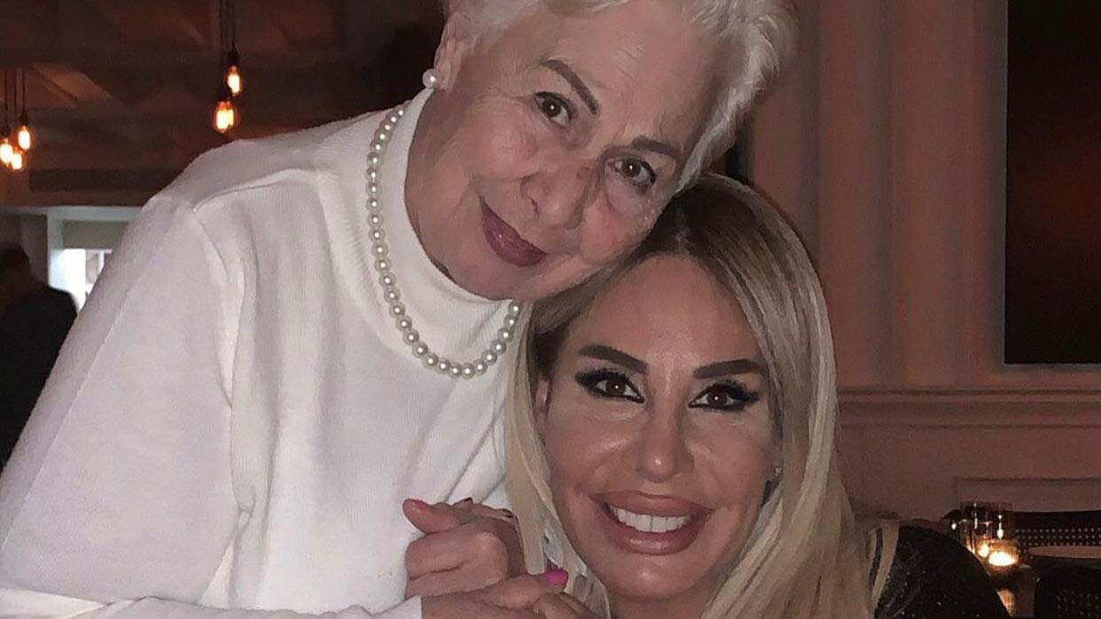 Ünlü şarkıcı Linet annesini kaybetti