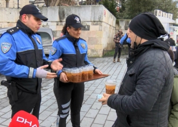 Üsküdar'da Çanakkale menüsü dağıtıldı
