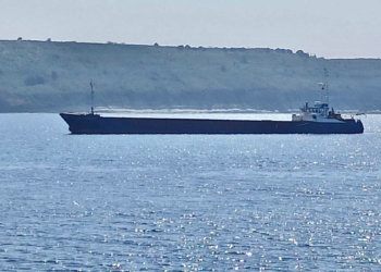 Yük gemisi, Çanakkale Boğazı'nda karaya oturdu