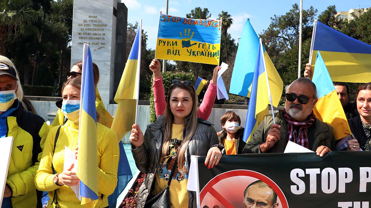 Adana'da yaşayan Ukraynalılar eylemde